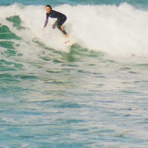 Emma Dahl surfing